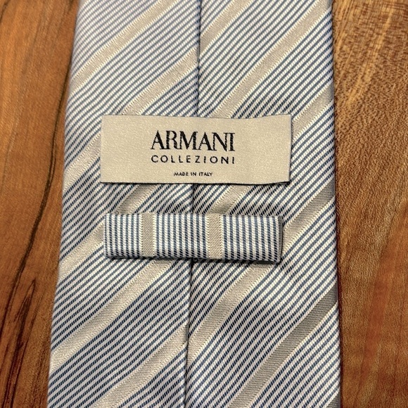 Giorgio Armani Collezioni 100% Silk Diagonal Striped Necktie Blue & Silver - Picture 1 of 5
